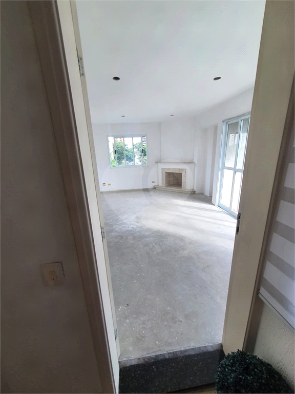 APARTAMENTO em MORUMBI