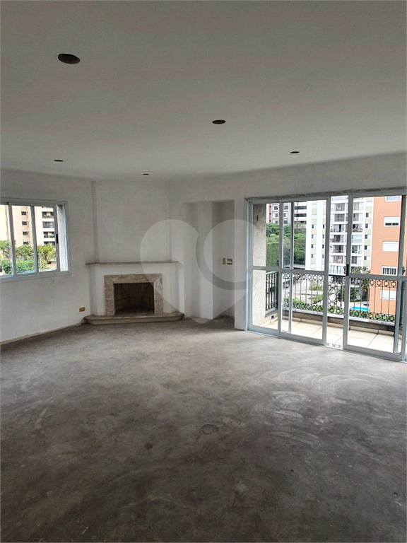 APARTAMENTO em MORUMBI