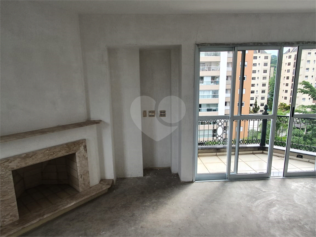 APARTAMENTO em MORUMBI