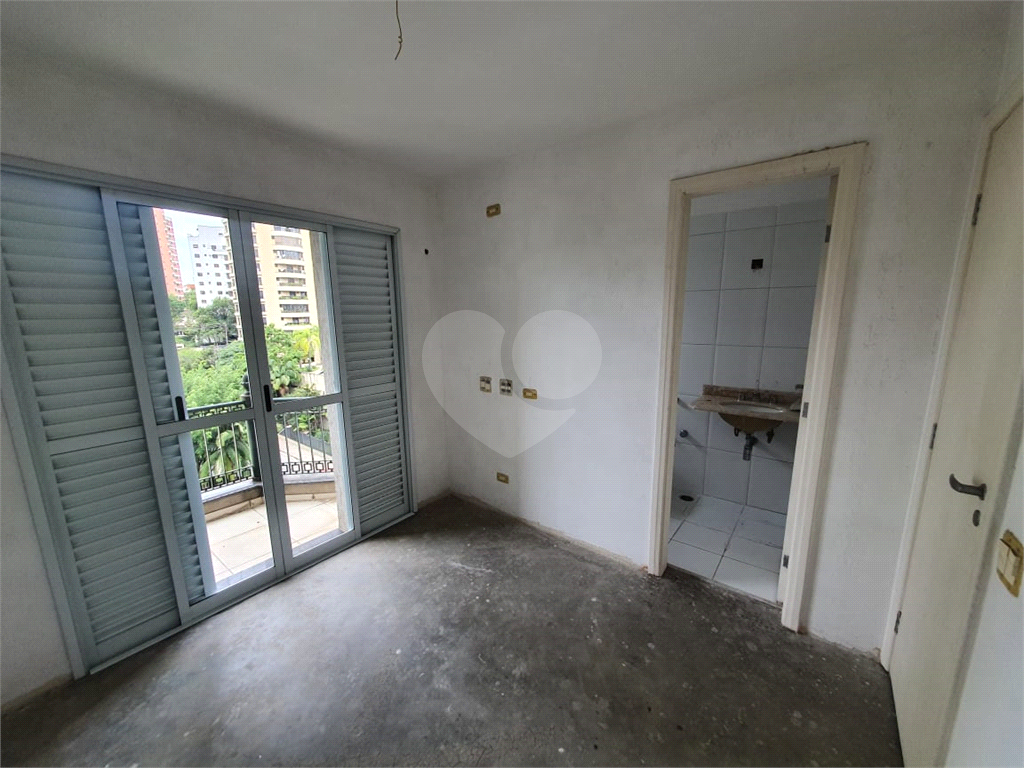 APARTAMENTO em MORUMBI