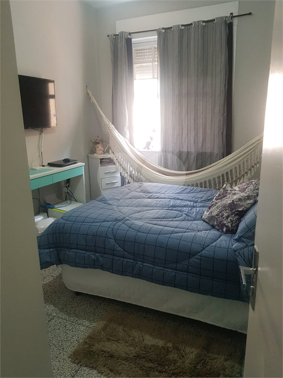 APARTAMENTO em CENTRO