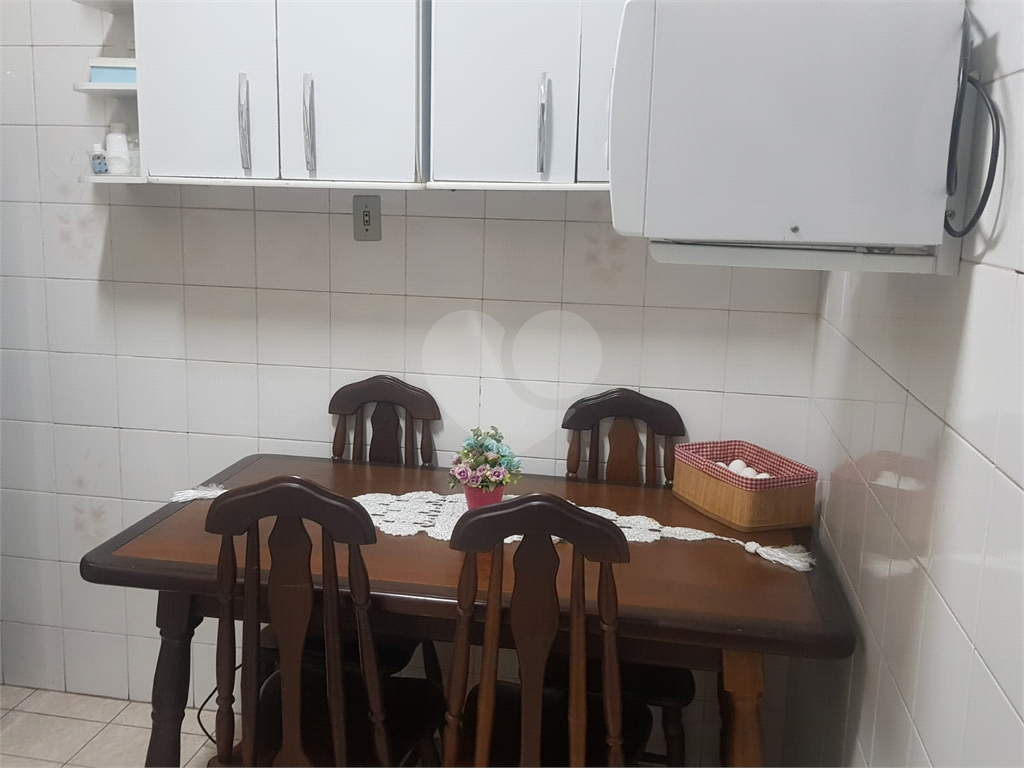 APARTAMENTO em CENTRO