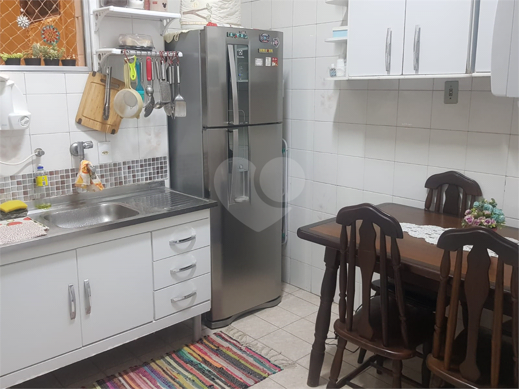 APARTAMENTO em CENTRO