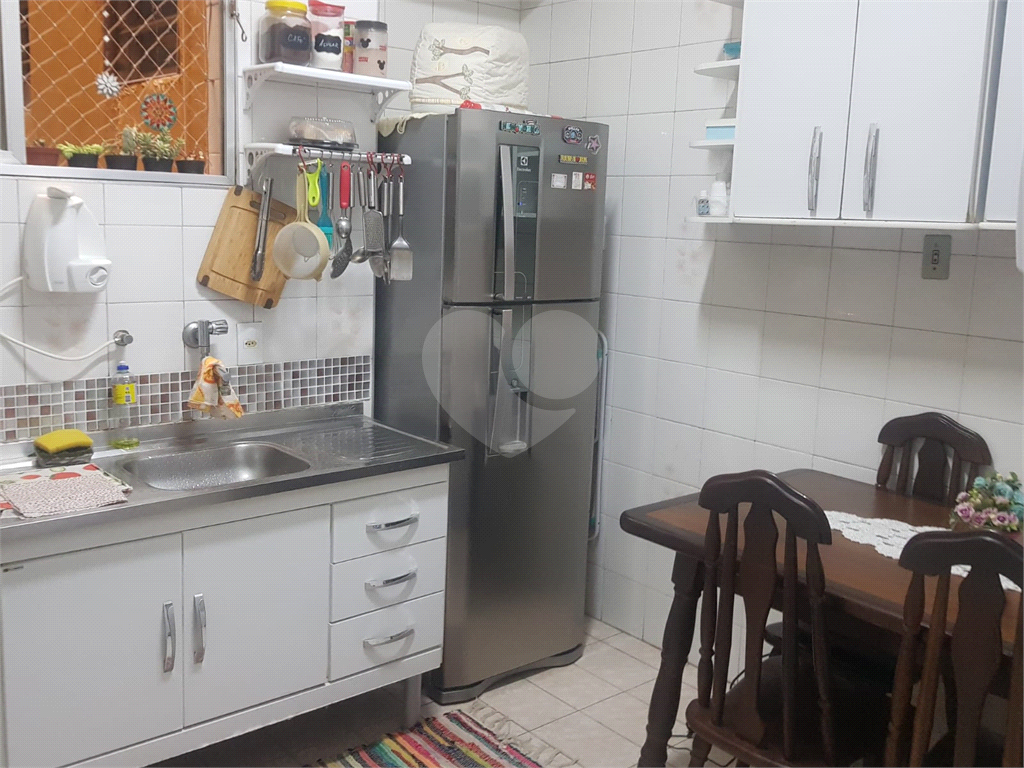 APARTAMENTO em CENTRO