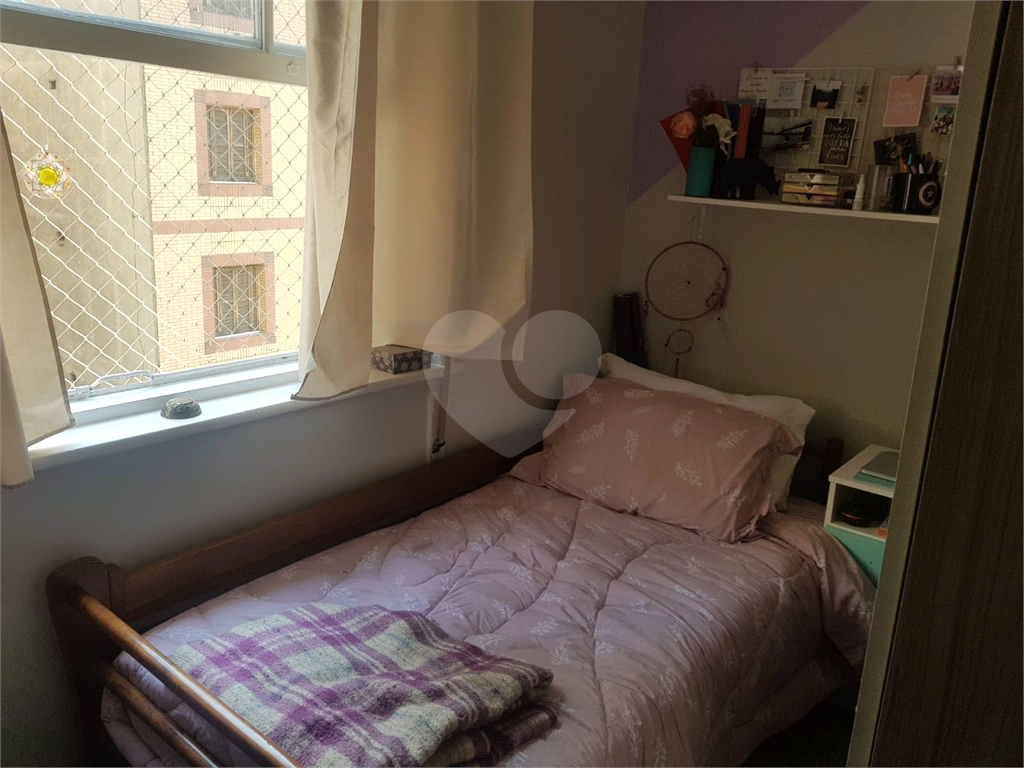 APARTAMENTO em CENTRO
