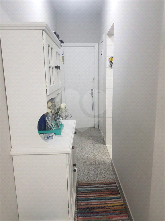 APARTAMENTO em CENTRO