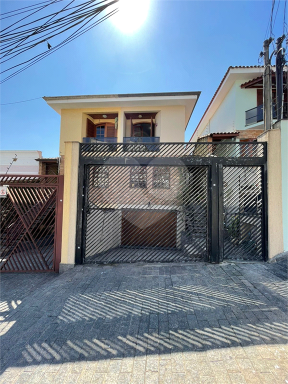 Sobrado com 3 suítes e 3 vagas de garagem