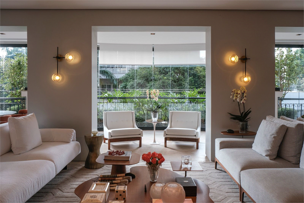 Apartamento reformado a passos da Rua Curitiba 