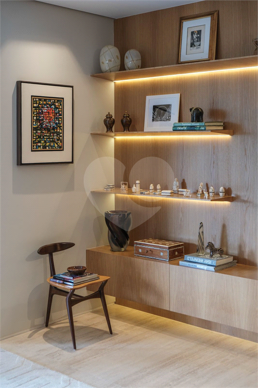 Apartamento reformado a passos da Rua Curitiba 