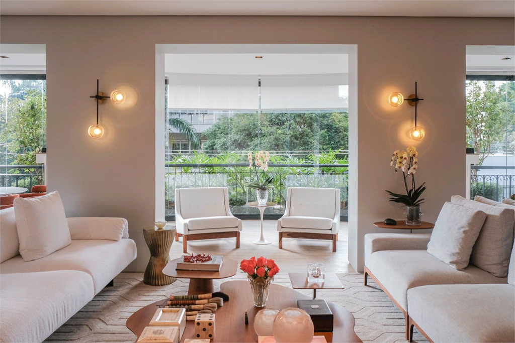 Apartamento reformado a passos da Rua Curitiba 