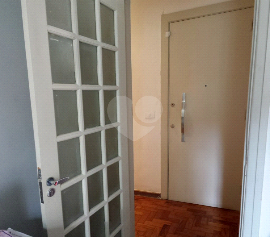 APARTAMENTO em CENTRO