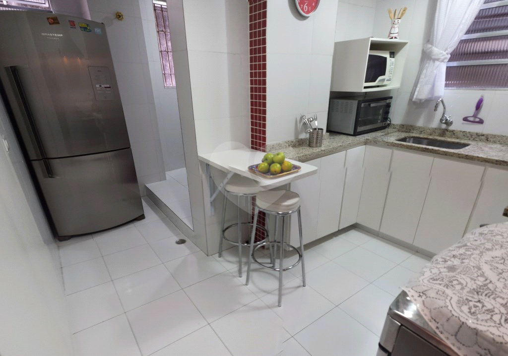 APARTAMENTO em CENTRO