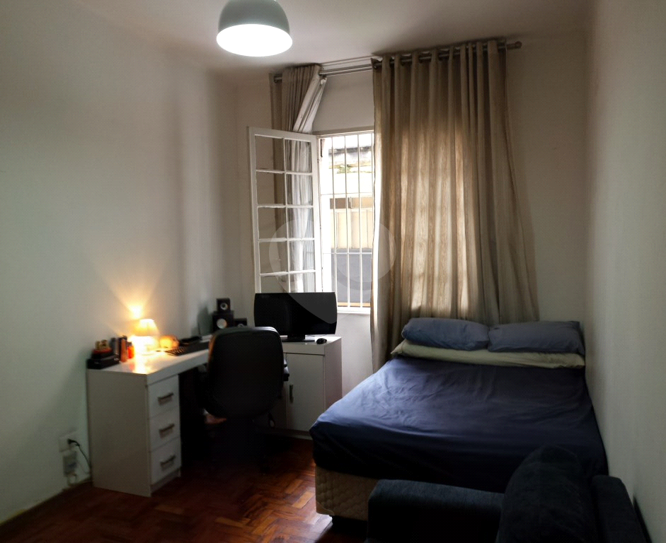 APARTAMENTO em CENTRO