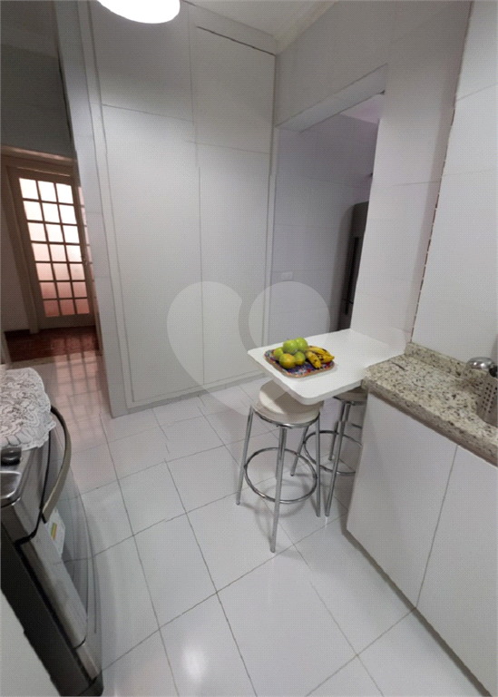 APARTAMENTO em CENTRO