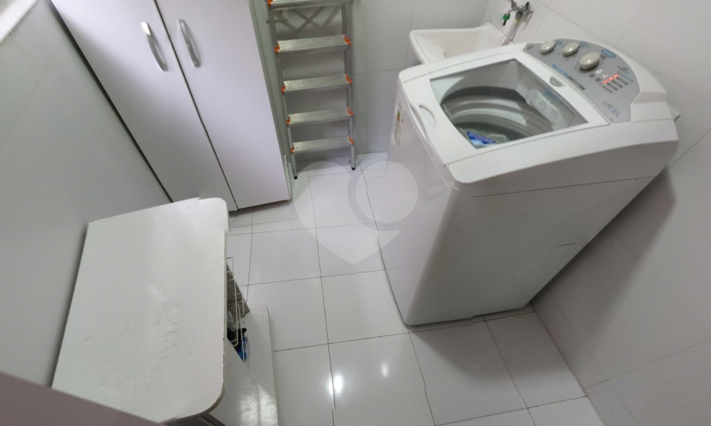 APARTAMENTO em CENTRO