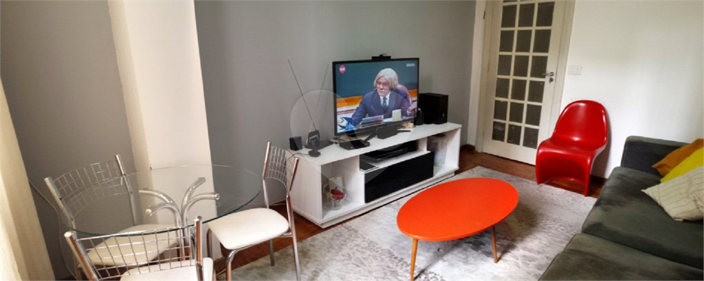 APARTAMENTO em CENTRO