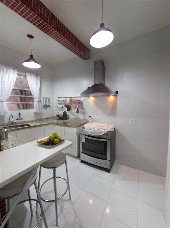 APARTAMENTO em CENTRO