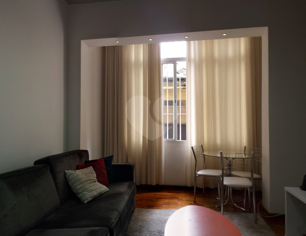 APARTAMENTO em CENTRO