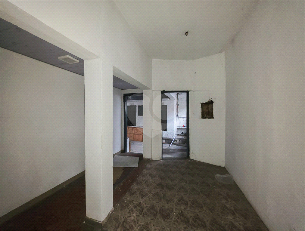 Galpão no bairro do Jabaquara com 600m², 4 salas, 3 banheiros, 2 vagas, ótima localização, perto Expocenter Imigrantes