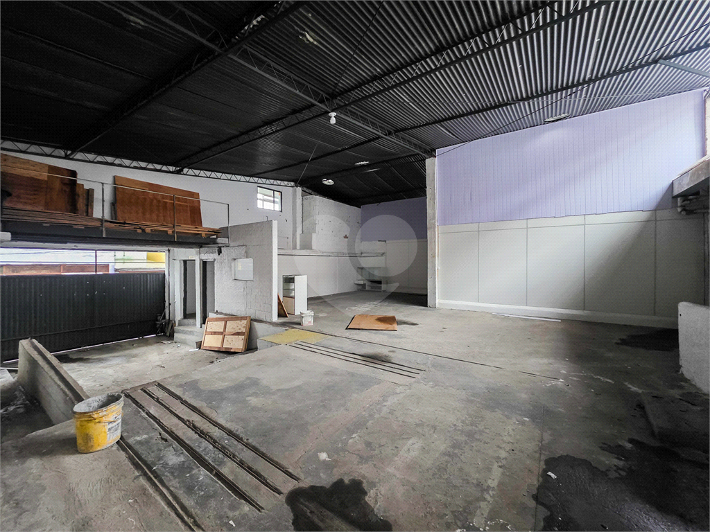 Galpão no bairro do Jabaquara com 600m², 4 salas, 3 banheiros, 2 vagas, ótima localização, perto Expocenter Imigrantes