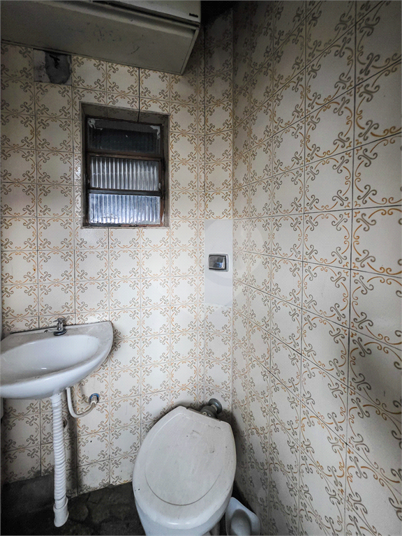 Galpão no bairro do Jabaquara com 600m², 4 salas, 3 banheiros, 2 vagas, ótima localização, perto Expocenter Imigrantes