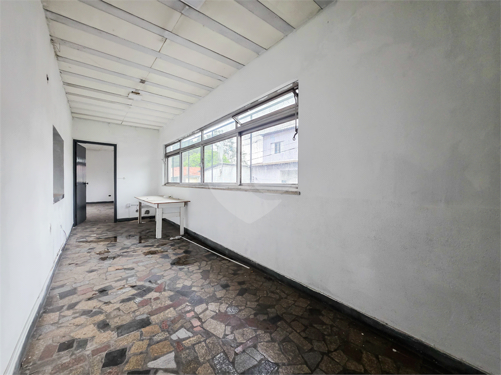 Galpão no bairro do Jabaquara com 600m², 4 salas, 3 banheiros, 2 vagas, ótima localização, perto Expocenter Imigrantes