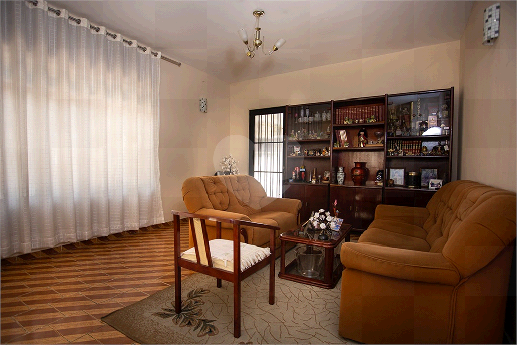 Excelente CASA TÉRREA com 04 Dormitórios + casa nos fundos na Casa Verde