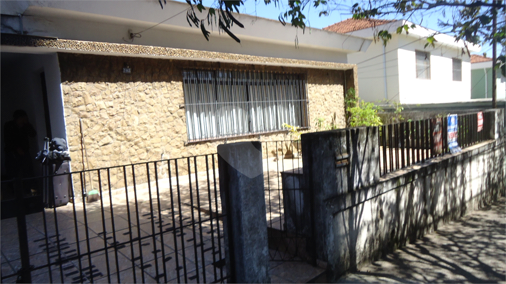 Excelente CASA TÉRREA com 04 Dormitórios + casa nos fundos na Casa Verde