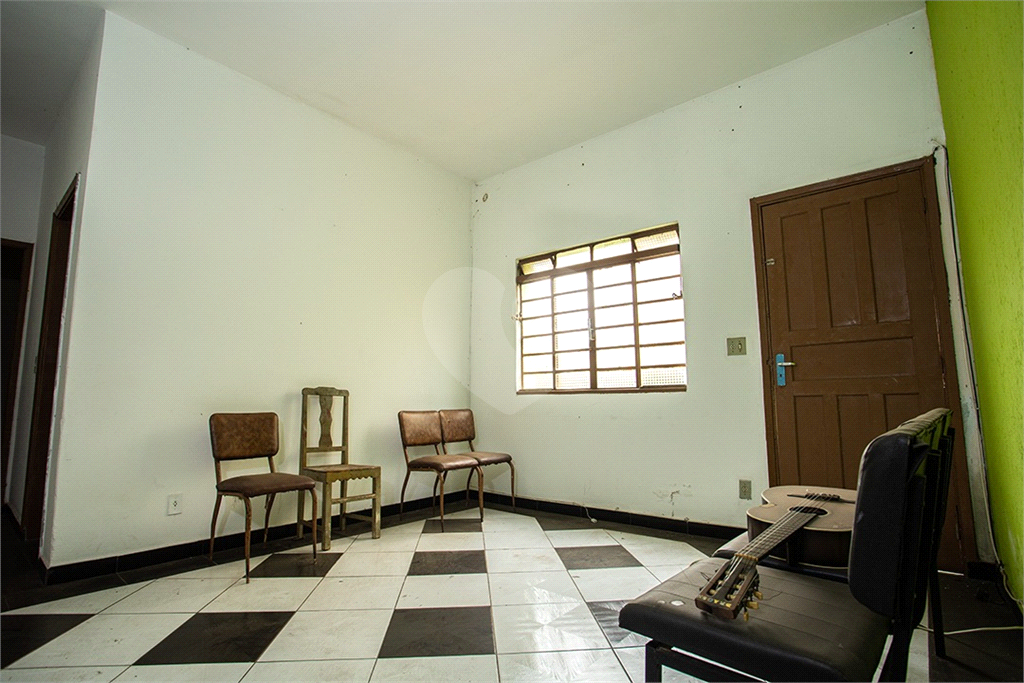 Excelente CASA TÉRREA com 04 Dormitórios + casa nos fundos na Casa Verde