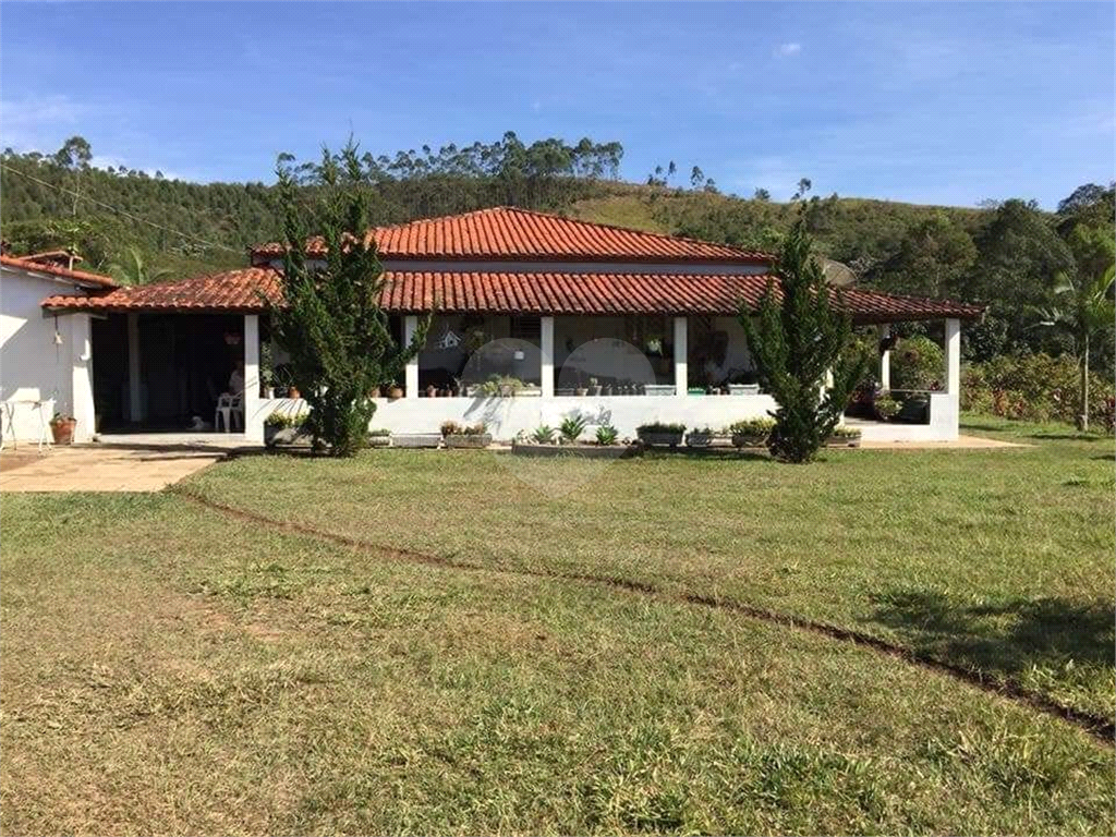 Sitio dos sonhos em Igarata com 3 casas.