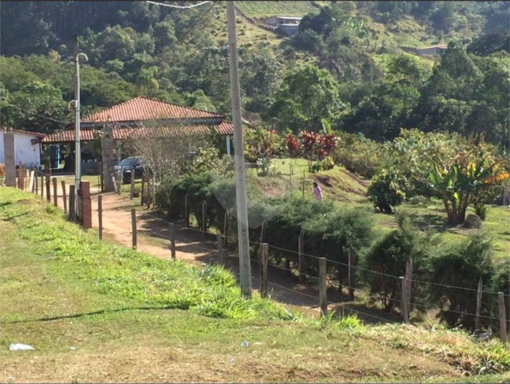 Sitio dos sonhos em Igarata com 3 casas.