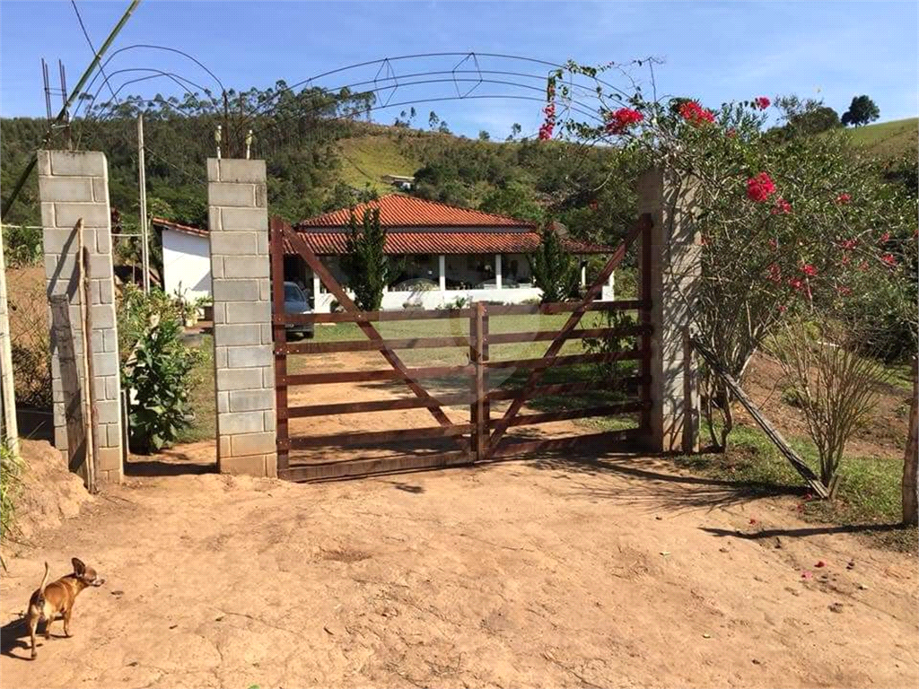 Sitio dos sonhos em Igarata com 3 casas.