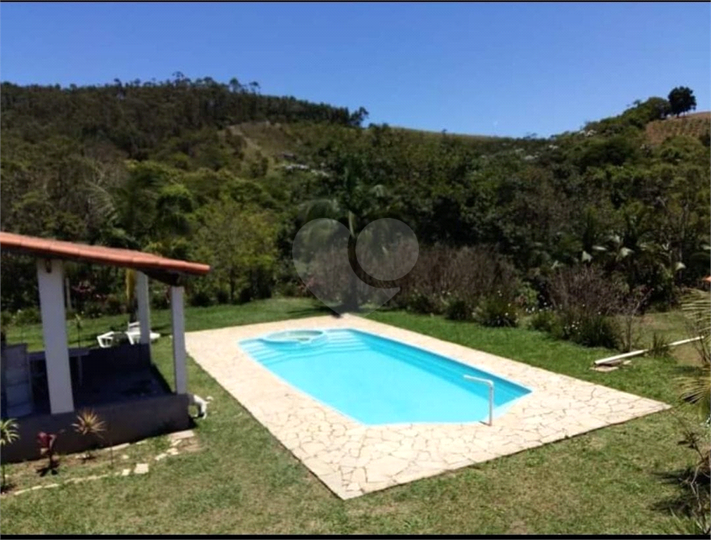 Sitio dos sonhos em Igarata com 3 casas.