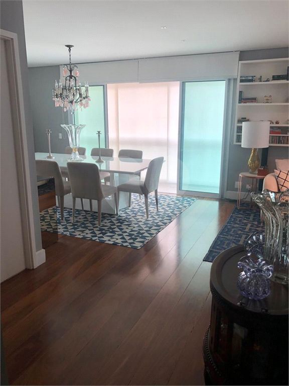 Apartamento com 2 suítes, varanda gourmet e vista livre em prédio moderno em Perdizes
