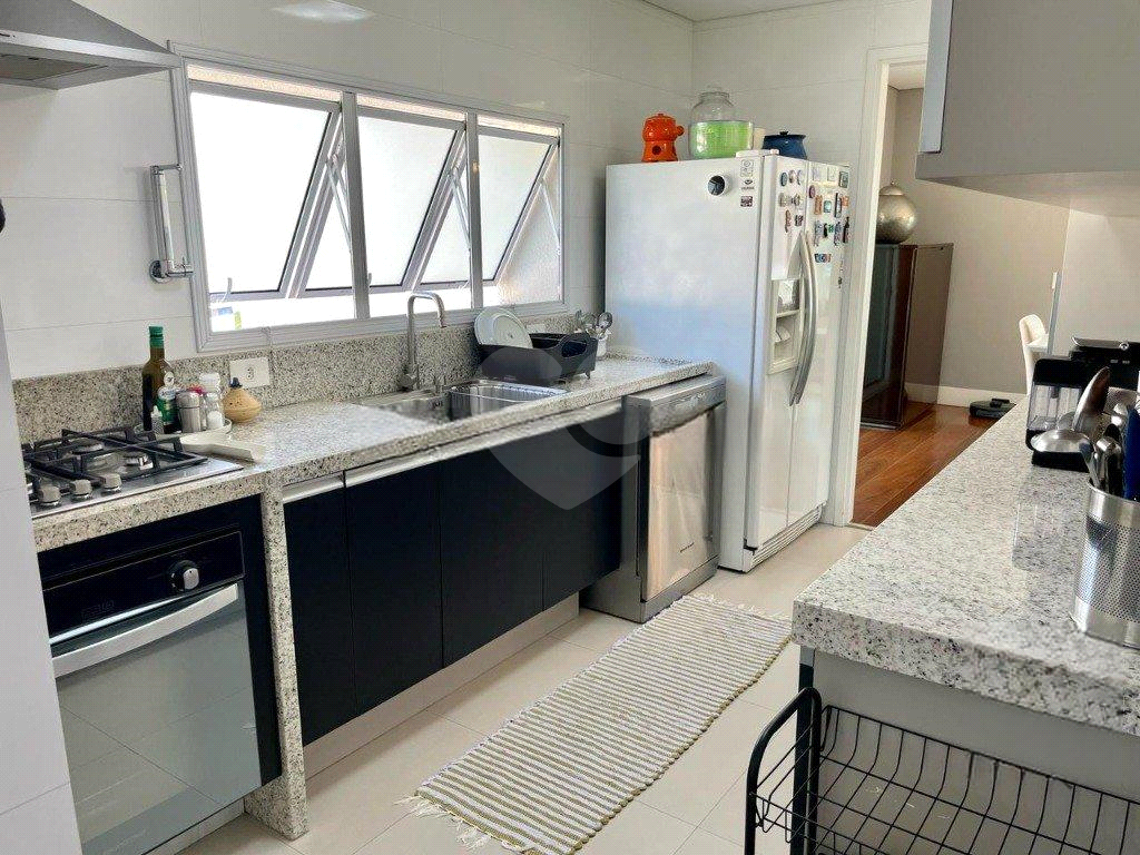 Apartamento com 2 suítes, varanda gourmet e vista livre em prédio moderno em Perdizes