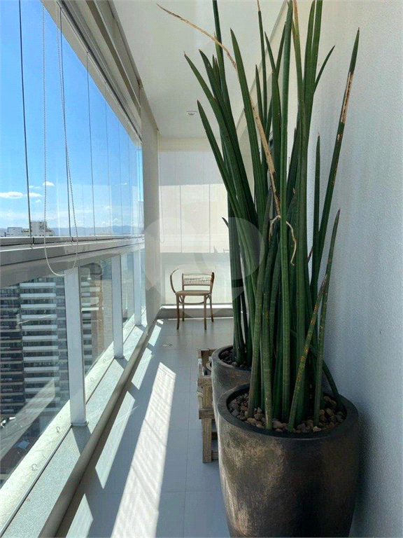 Apartamento com 2 suítes, varanda gourmet e vista livre em prédio moderno em Perdizes