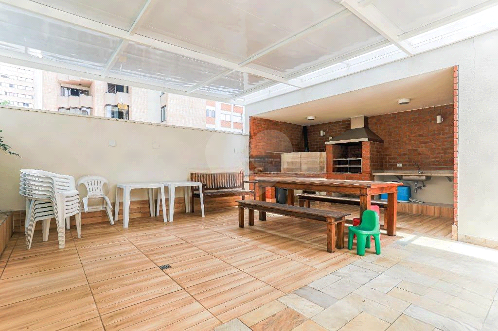 Apartamento com 2 suítes, varanda gourmet e vista livre em prédio moderno em Perdizes