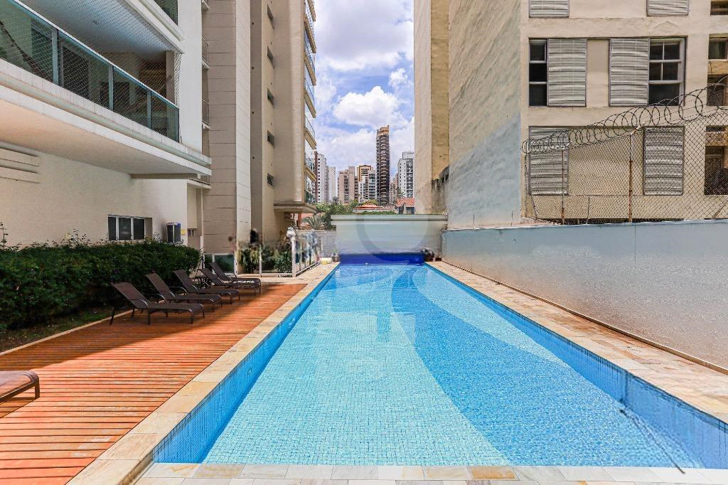 Apartamento com 2 suítes, varanda gourmet e vista livre em prédio moderno em Perdizes