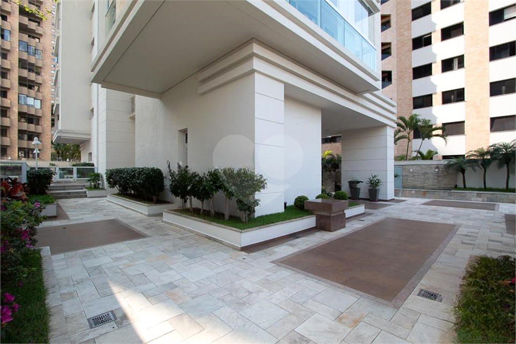 Apartamento com 2 suítes, varanda gourmet e vista livre em prédio moderno em Perdizes