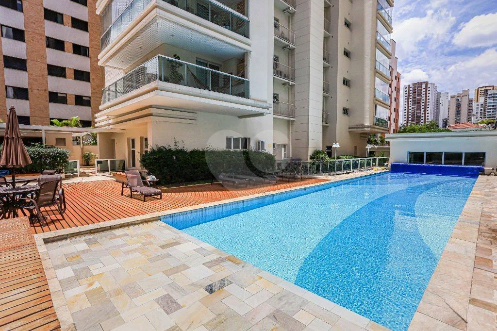 Apartamento com 2 suítes, varanda gourmet e vista livre em prédio moderno em Perdizes