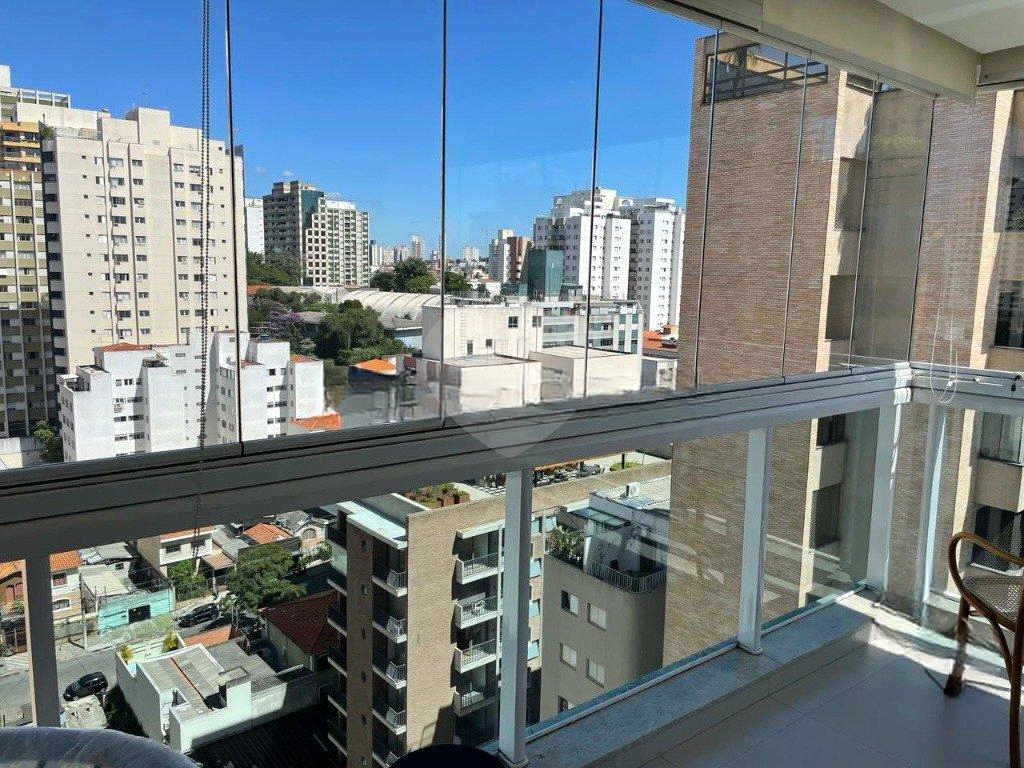Apartamento com 2 suítes, varanda gourmet e vista livre em prédio moderno em Perdizes