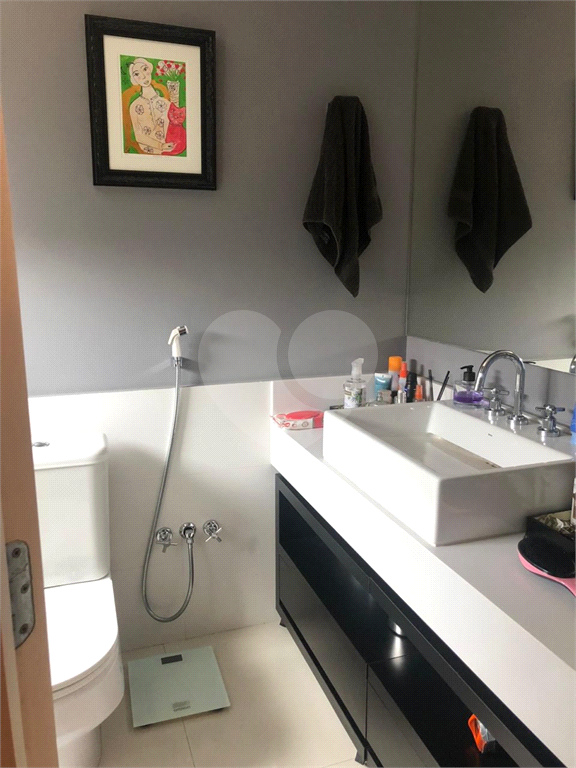 Apartamento com 2 suítes, varanda gourmet e vista livre em prédio moderno em Perdizes