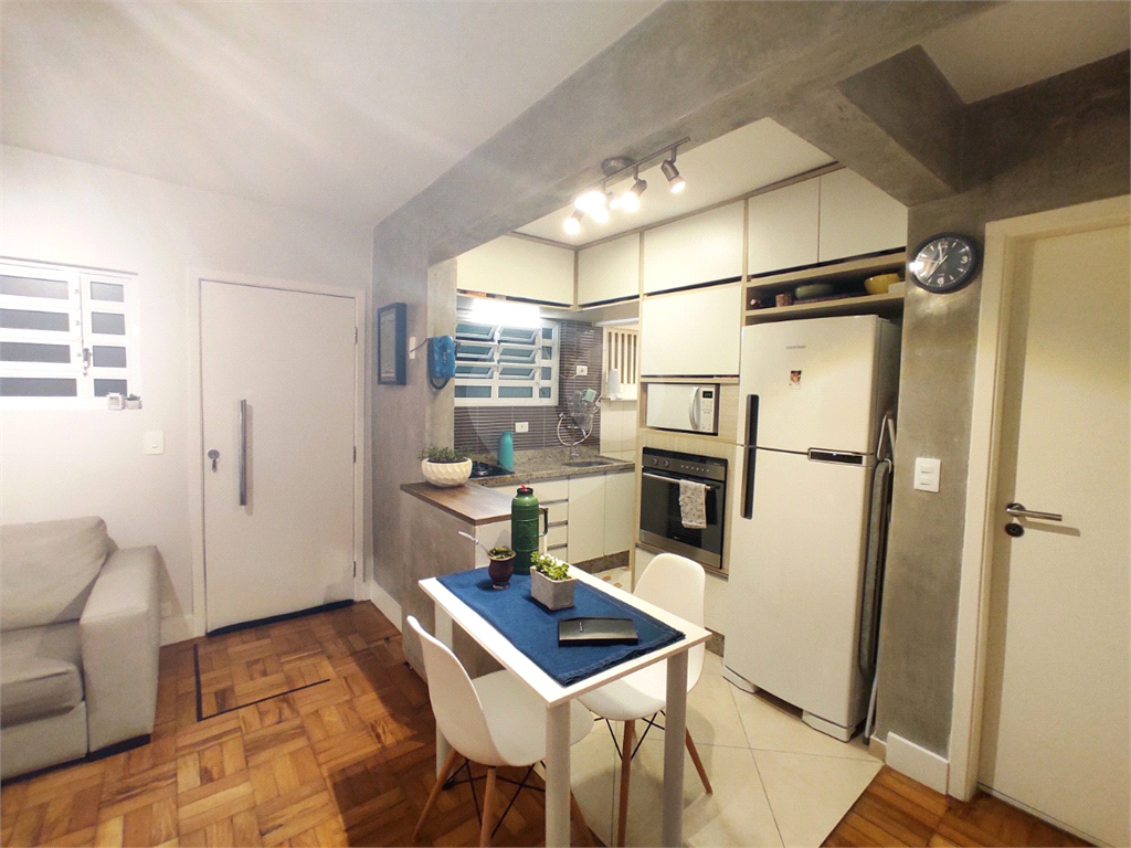 APARTAMENTO em CENTRO