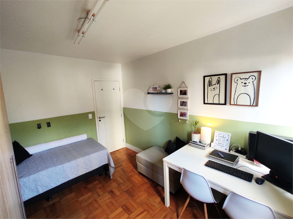 APARTAMENTO em CENTRO