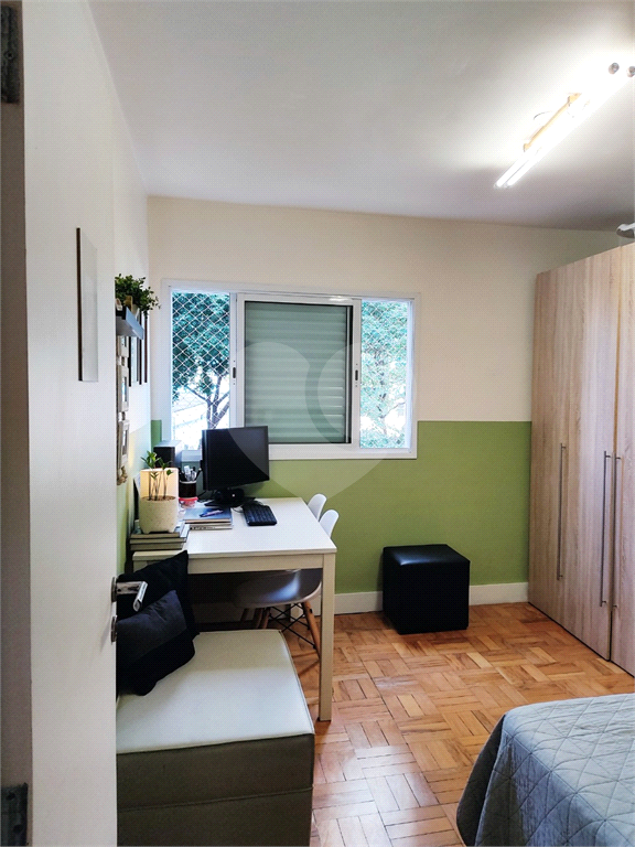 APARTAMENTO em CENTRO