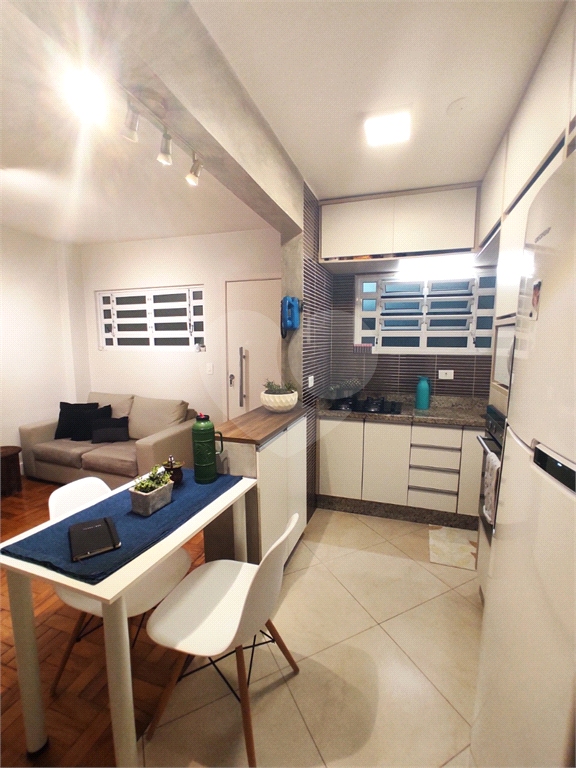 APARTAMENTO em CENTRO