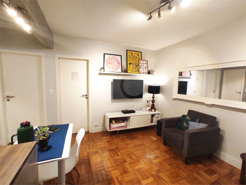 APARTAMENTO em CENTRO