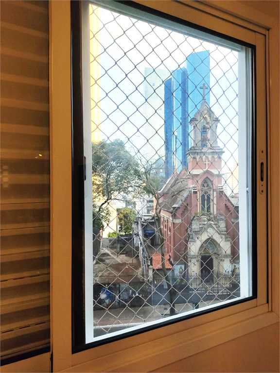APARTAMENTO em CENTRO