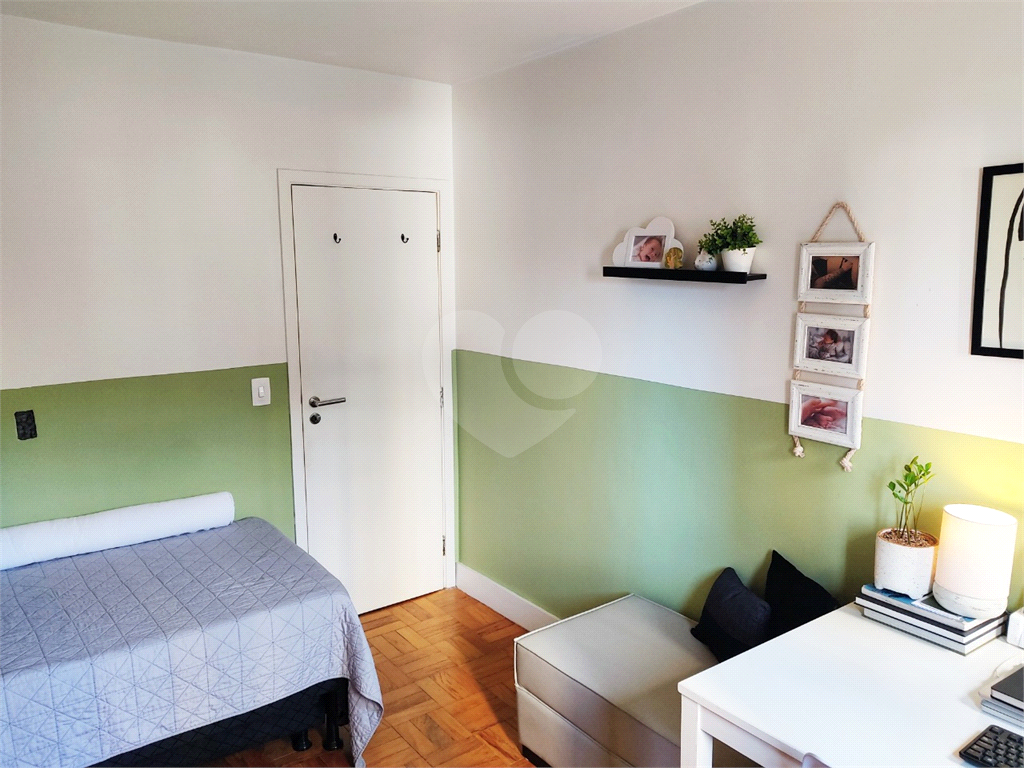 APARTAMENTO em CENTRO