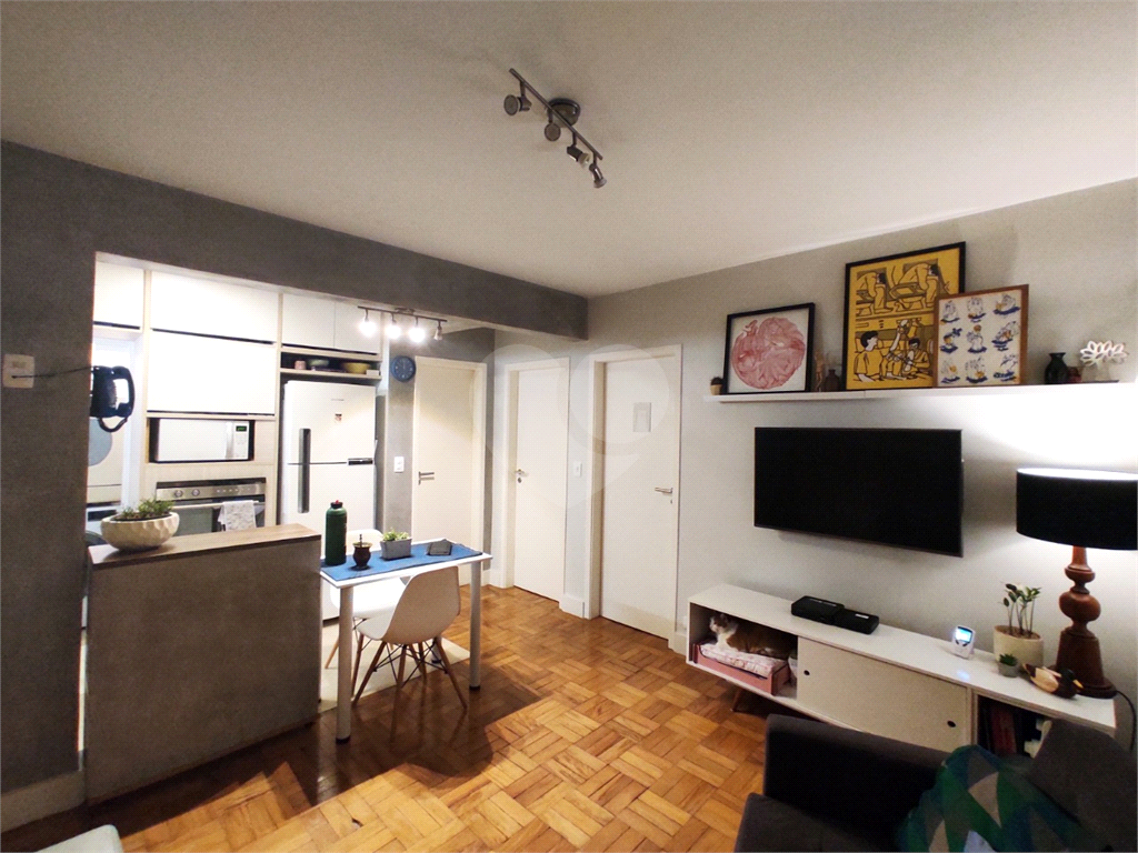 APARTAMENTO em CENTRO